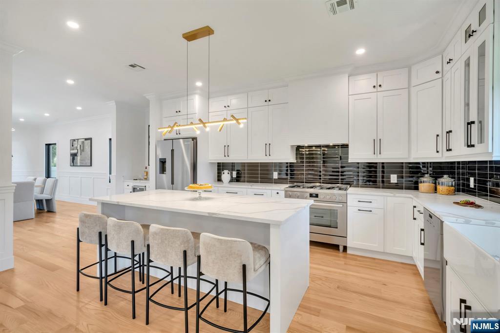 Northvale, New Jersey, 07647, United States, 6 Bedrooms Bedrooms, ,6 BathroomsBathrooms,Residential,For Sale,2003296