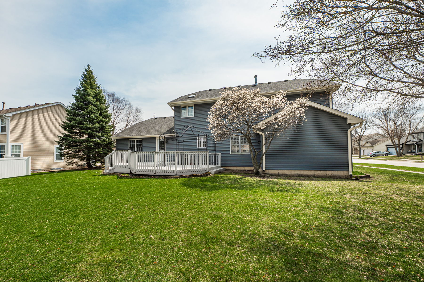  Beautifully Maintained Storybook Home - 物件實景