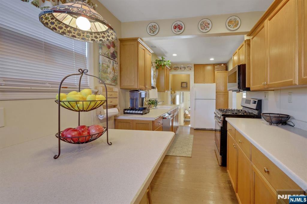 Oakland, New Jersey, 07436, United States, 2 Bedrooms Bedrooms, ,2 BathroomsBathrooms,Residential,For Sale,1988173