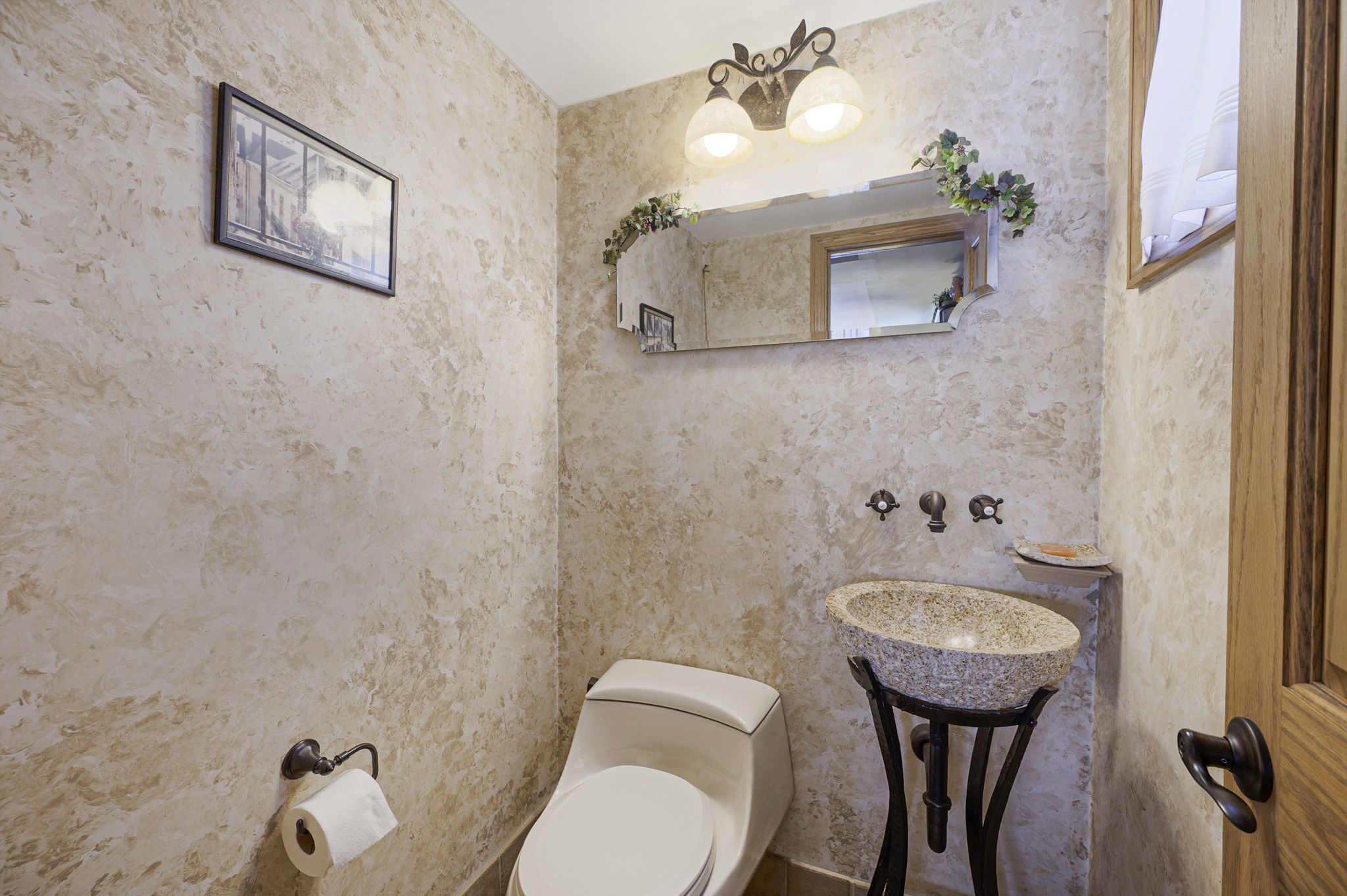 Babylon, New York, 11702, United States, 4 Bedrooms Bedrooms, ,3 BathroomsBathrooms,Residential,For Sale,1921676