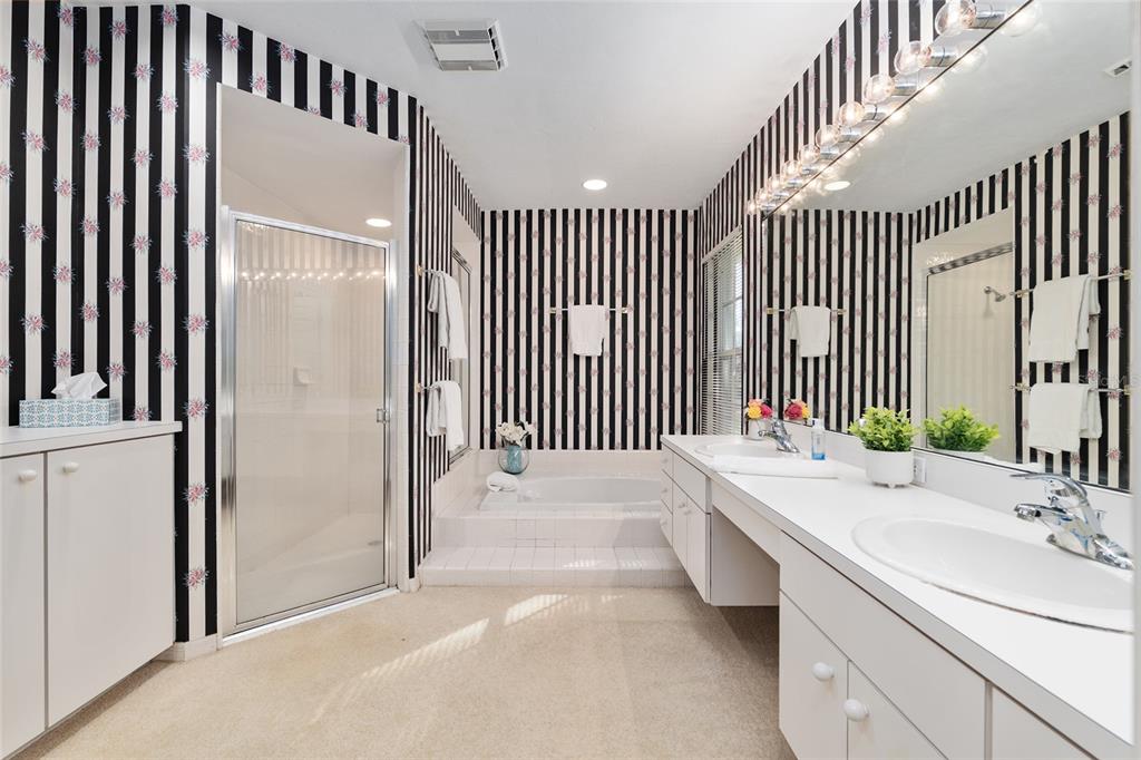 Gainesville, Florida, 32606, United States, 4 Bedrooms Bedrooms, ,3 BathroomsBathrooms,Residential,For Sale,1989601