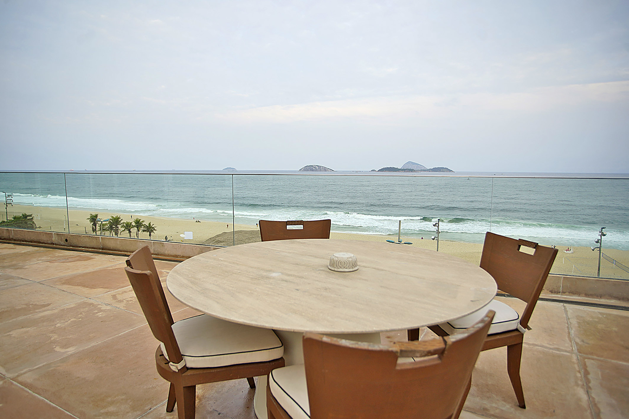  Oceanfront duplex penthouse with panoramic views and refined interiors - 物件實景