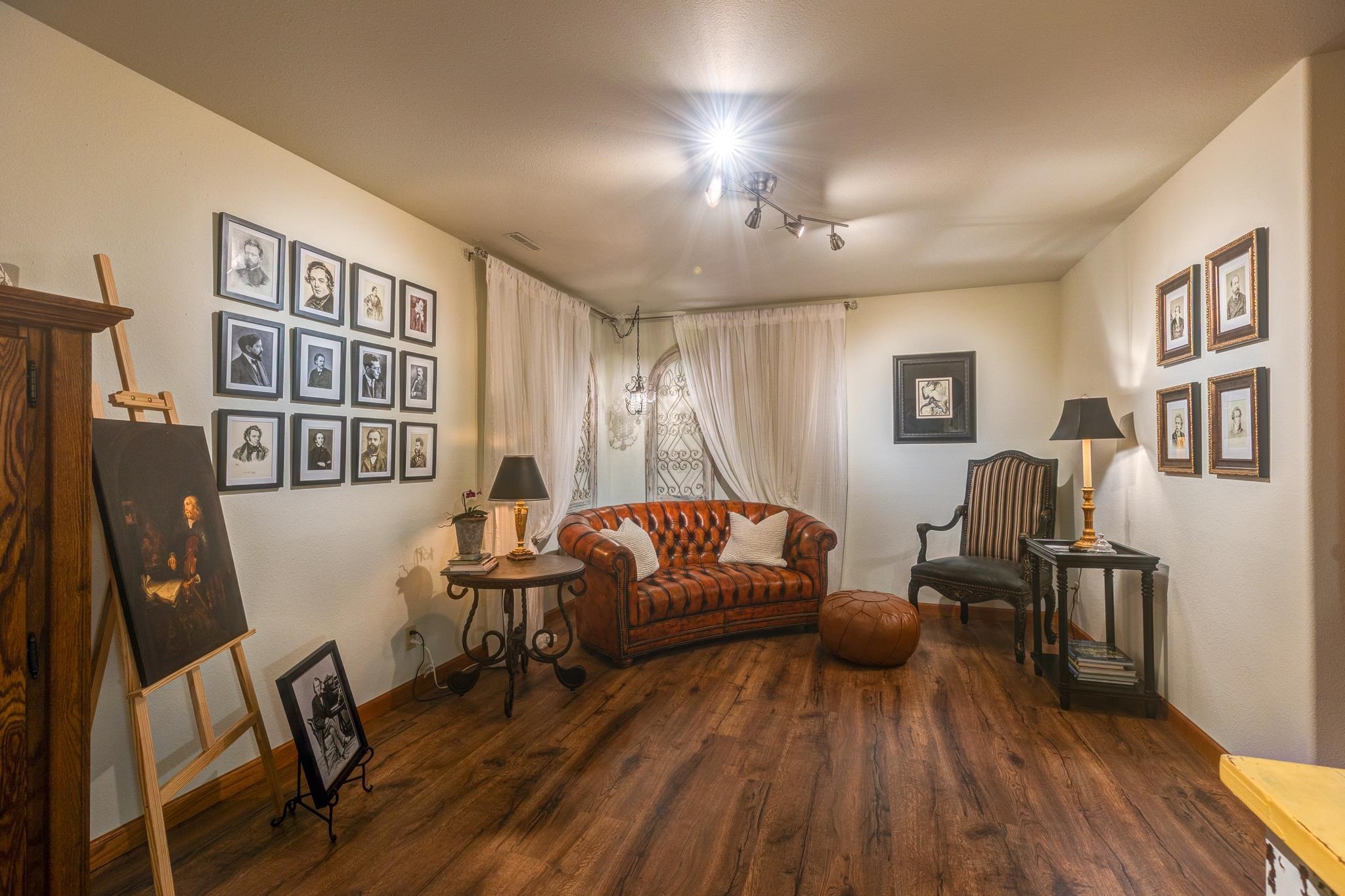 Abilene, Kansas, 67410, United States, 4 Bedrooms Bedrooms, ,4 BathroomsBathrooms,Residential,For Sale,1817702