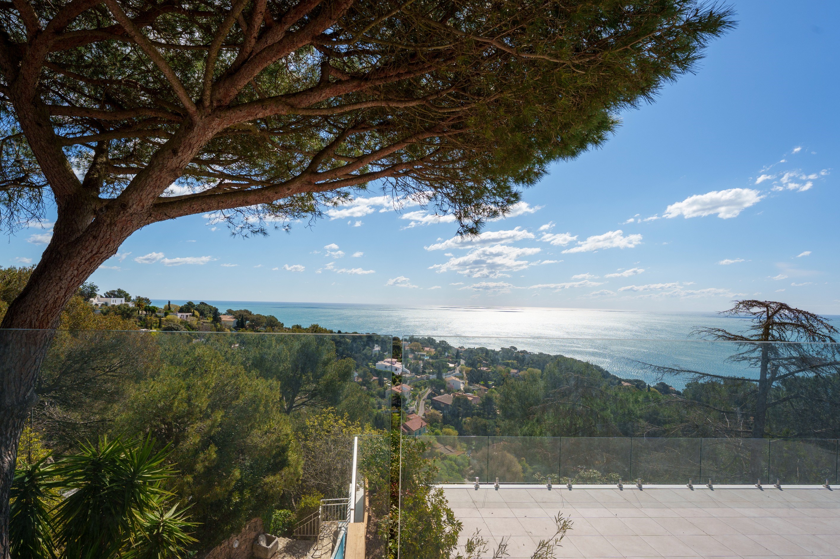  A balcony overlooking the Mediterranean… - 物件實景