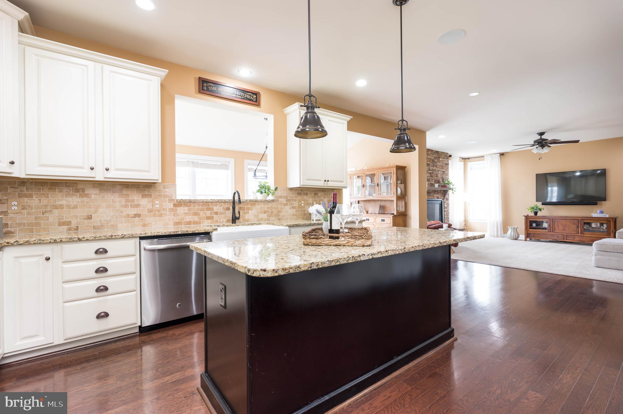Haymarket, Virginia, 20169, United States, 4 Bedrooms Bedrooms, ,5 BathroomsBathrooms,Residential,For Sale,2048396