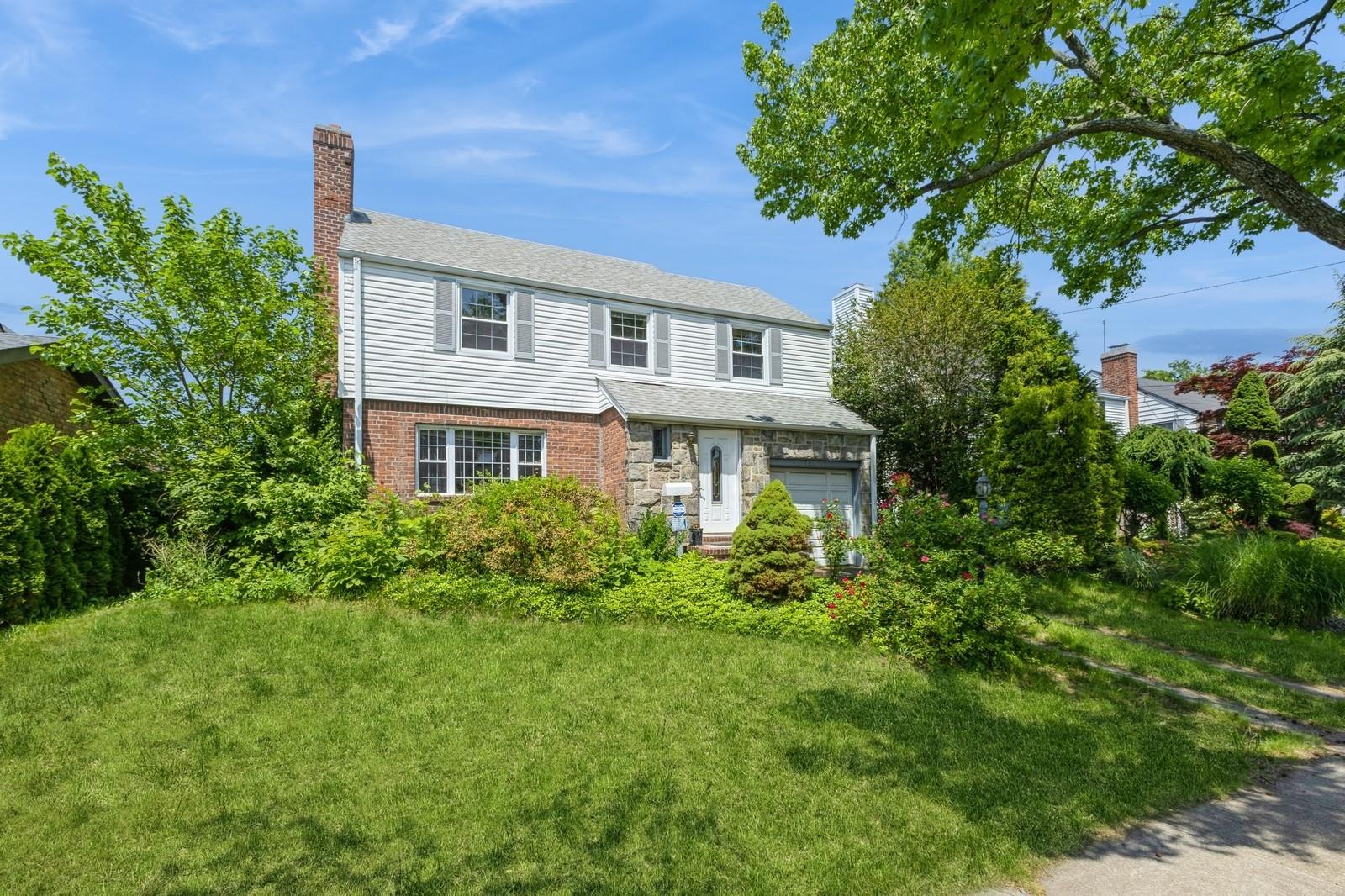 Beechhurst, New York, 11357, United States, 3 Bedrooms Bedrooms, ,2 BathroomsBathrooms,Residential,For Sale,1846806