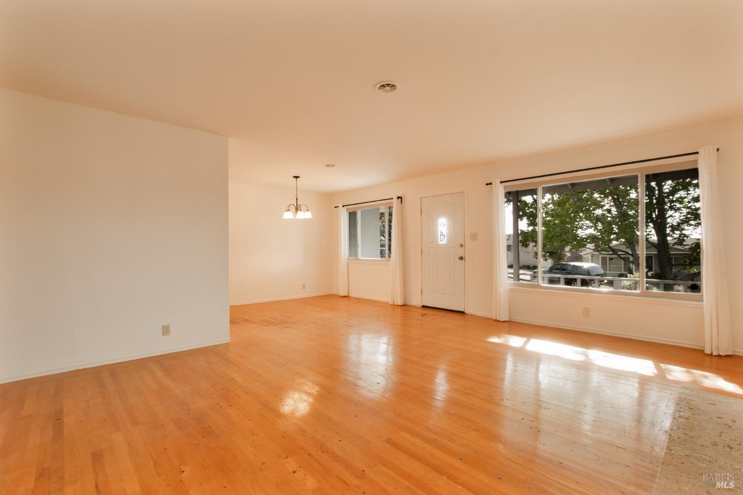 Vallejo, California, 94591, United States, 3 Bedrooms Bedrooms, ,2 BathroomsBathrooms,Residential,For Sale,1932094