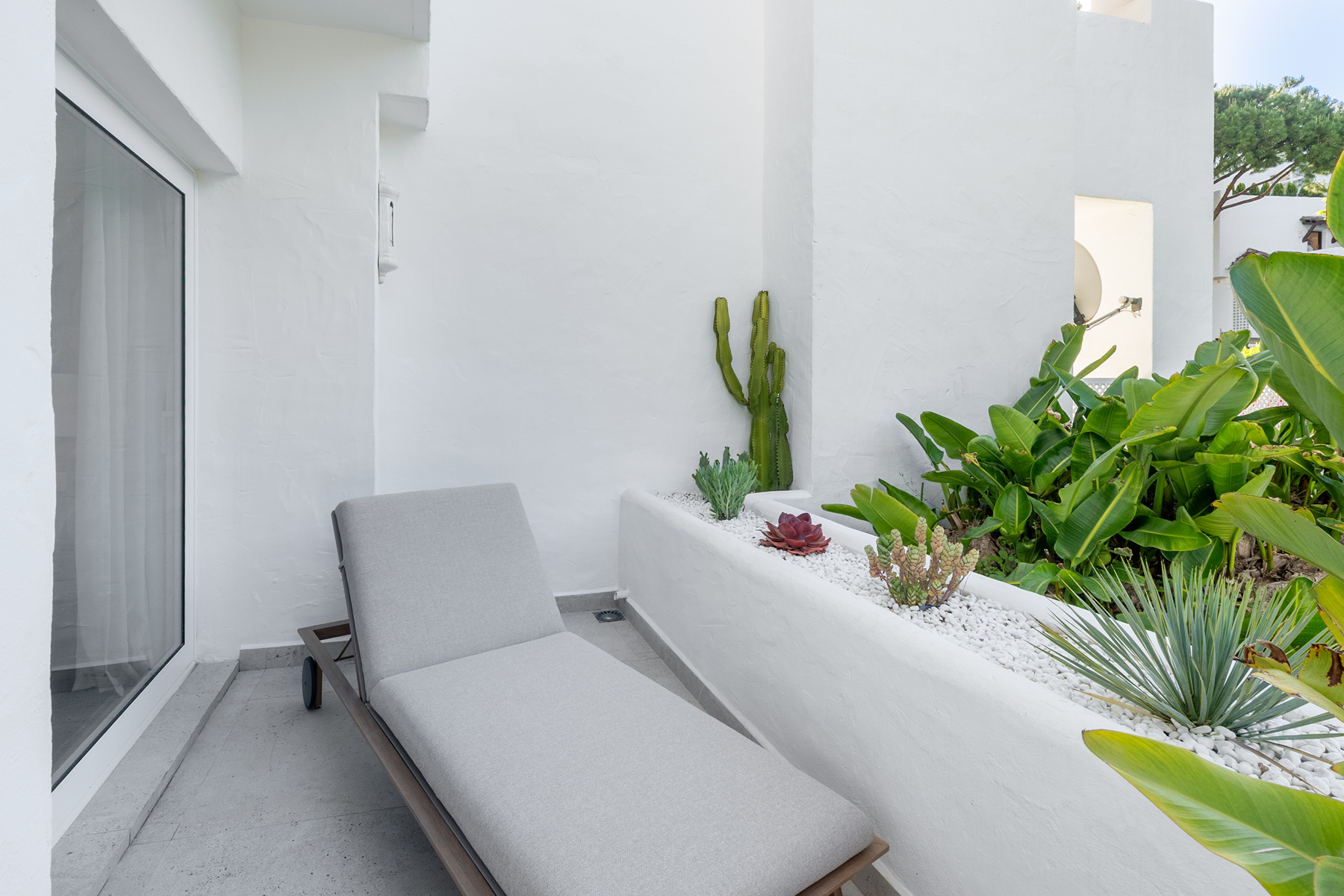  Renovated garden apartment in Alhambra del Mar, Marbella