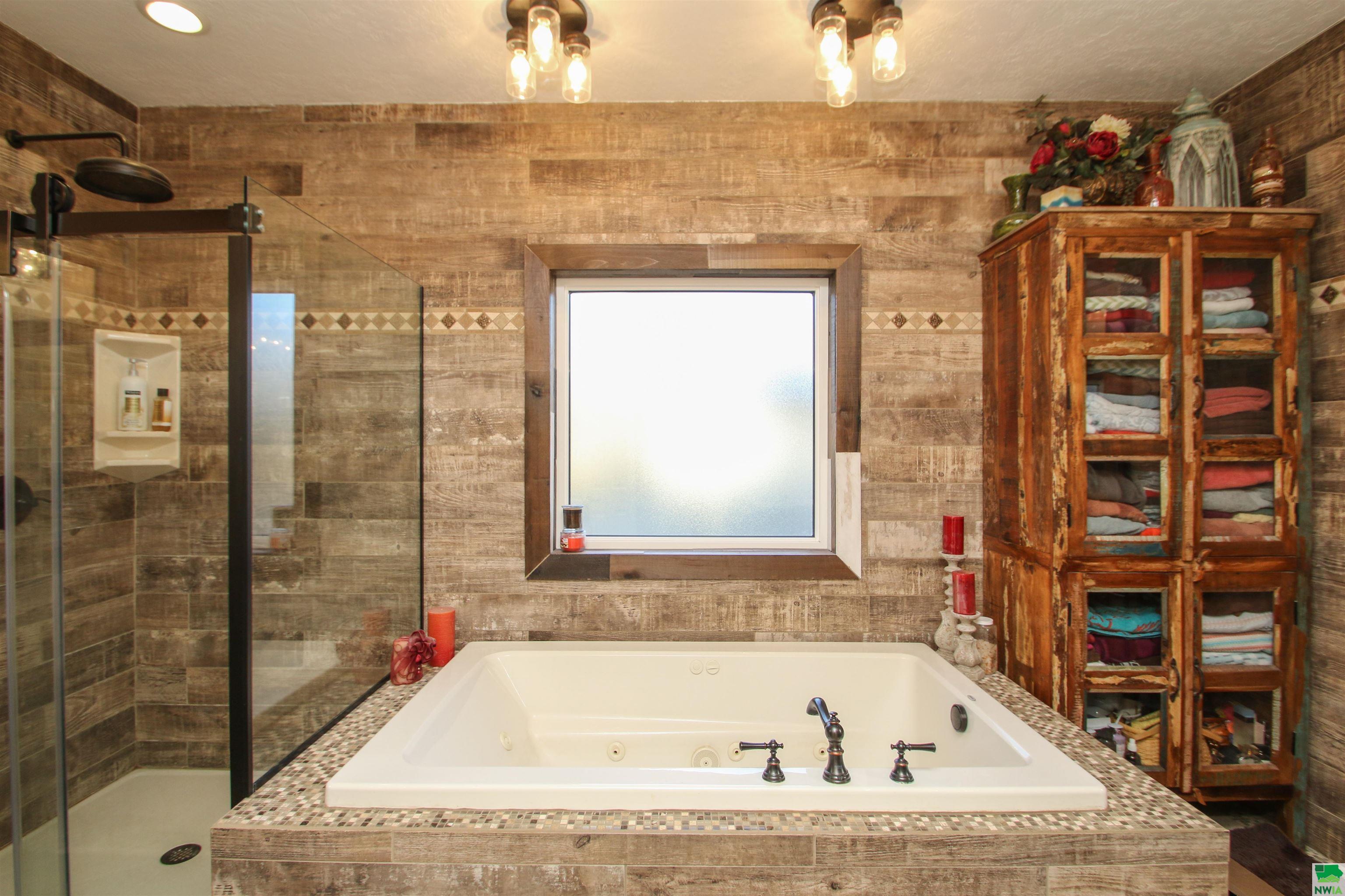 Dakota Dunes, South Dakota, 57049, United States, 5 Bedrooms Bedrooms, ,4 BathroomsBathrooms,Residential,For Sale,1928249