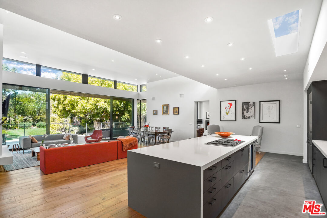 Malibu, California, 90265, United States, 4 Bedrooms Bedrooms, ,3 BathroomsBathrooms,Residential,For Sale,1917899