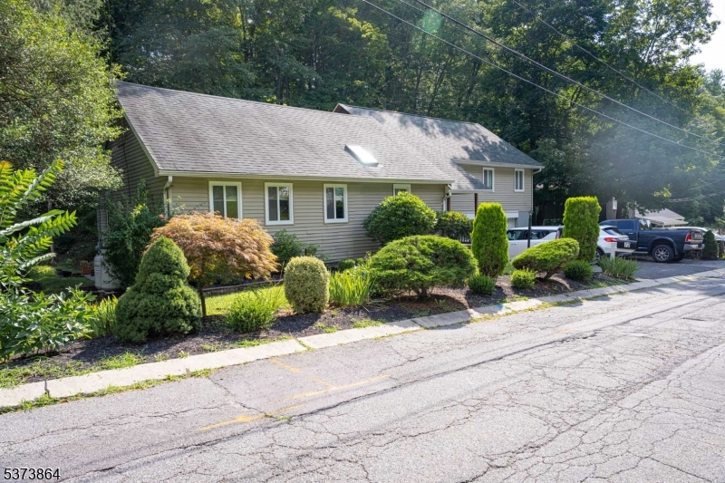 High Bridge Boro, New Jersey, 08829, United States, 4 Bedrooms Bedrooms, ,3 BathroomsBathrooms,Residential,For Sale,1901918