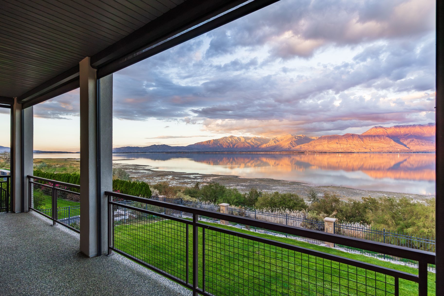  Modern Lakefront Retreat with Breathtaking Lake and Mountain Views - 物件實景
