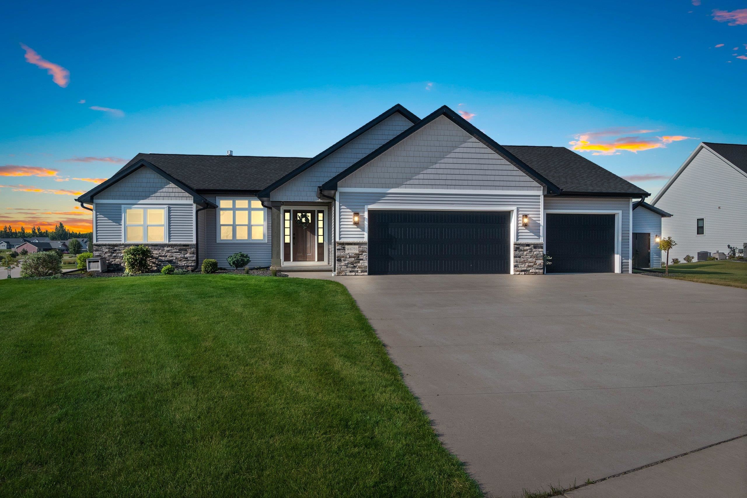 GREENVILLE, Wisconsin, 54942, United States, 4 Bedrooms Bedrooms, ,4 BathroomsBathrooms,Residential,For Sale,1926261