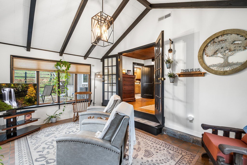 Brasstown, North Carolina, 28902, United States, 3 Bedrooms Bedrooms, ,3 BathroomsBathrooms,Residential,For Sale,1986118