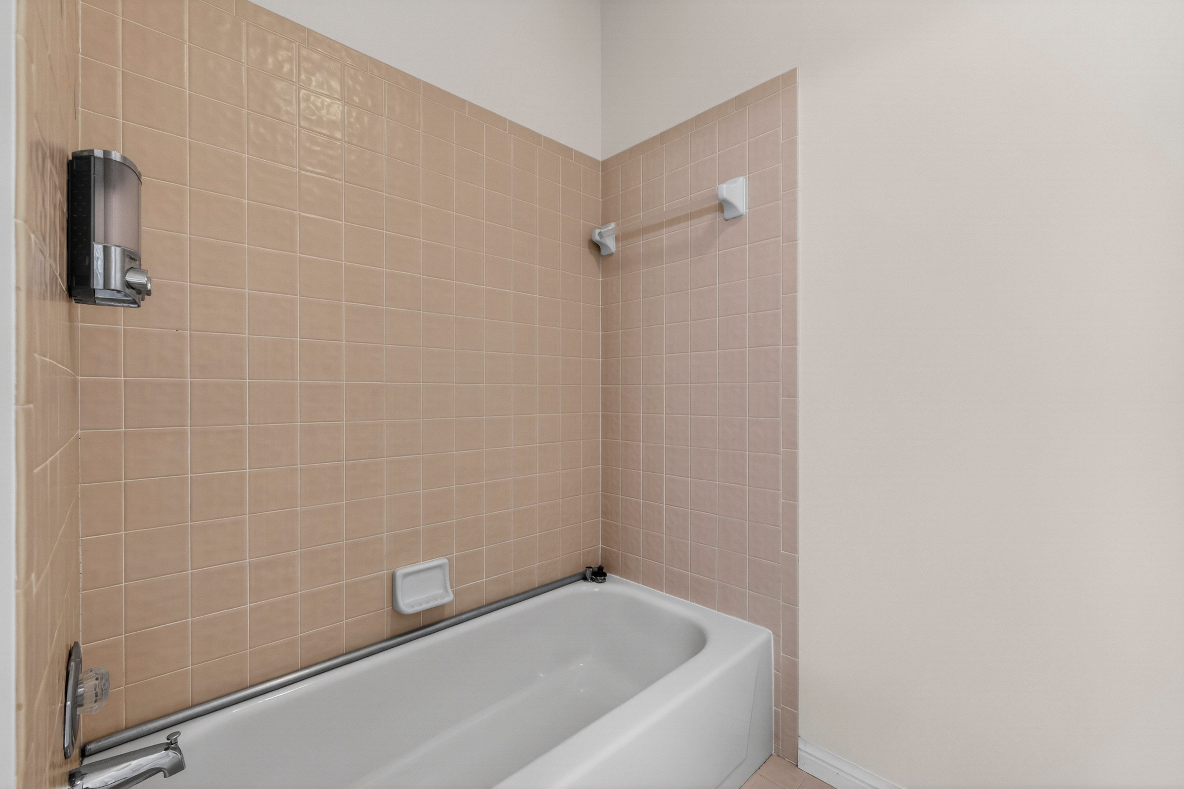  Tucked within the serene, tree-lined enclave of The Forest Subdivision - 物件實景