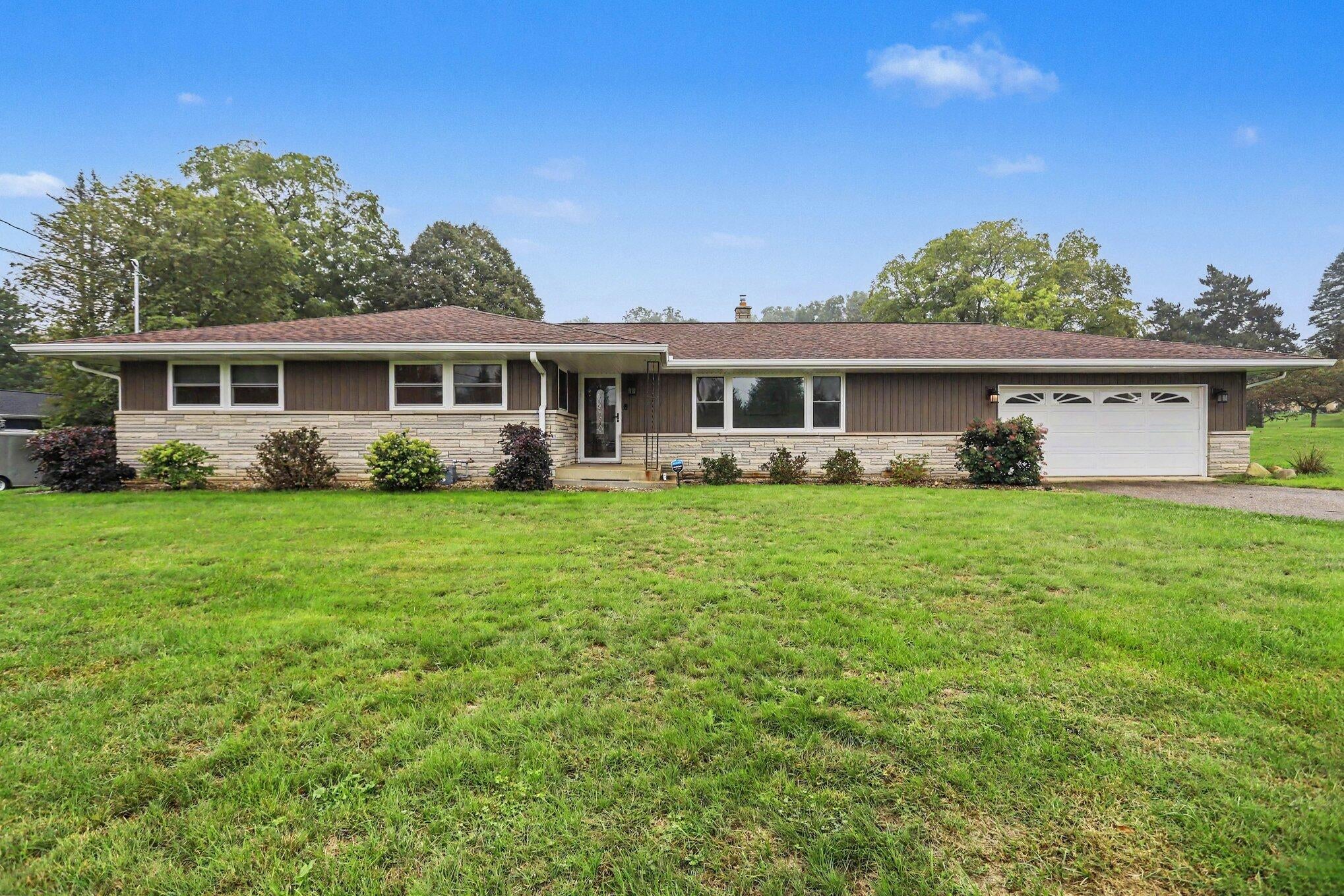 Chapel Hill Dr, Battle Creek, MI 49015
