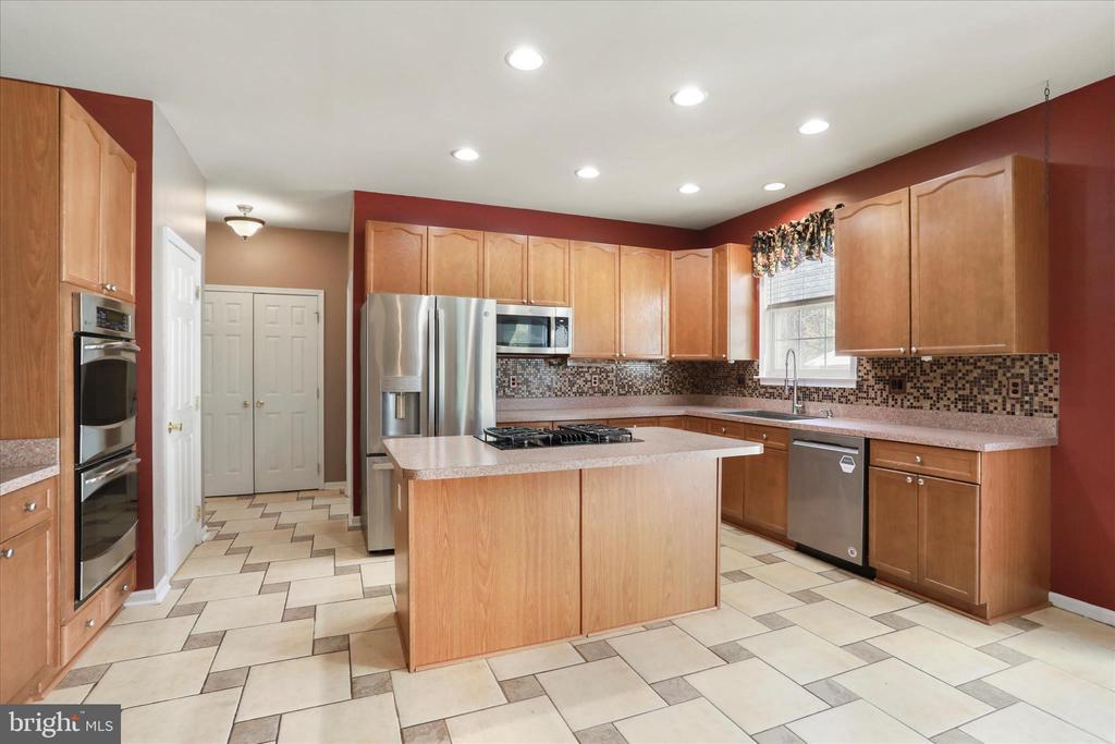 Bunker Hill, West Virginia, 25413, United States, 4 Bedrooms Bedrooms, ,4 BathroomsBathrooms,Residential,For Sale,1991457