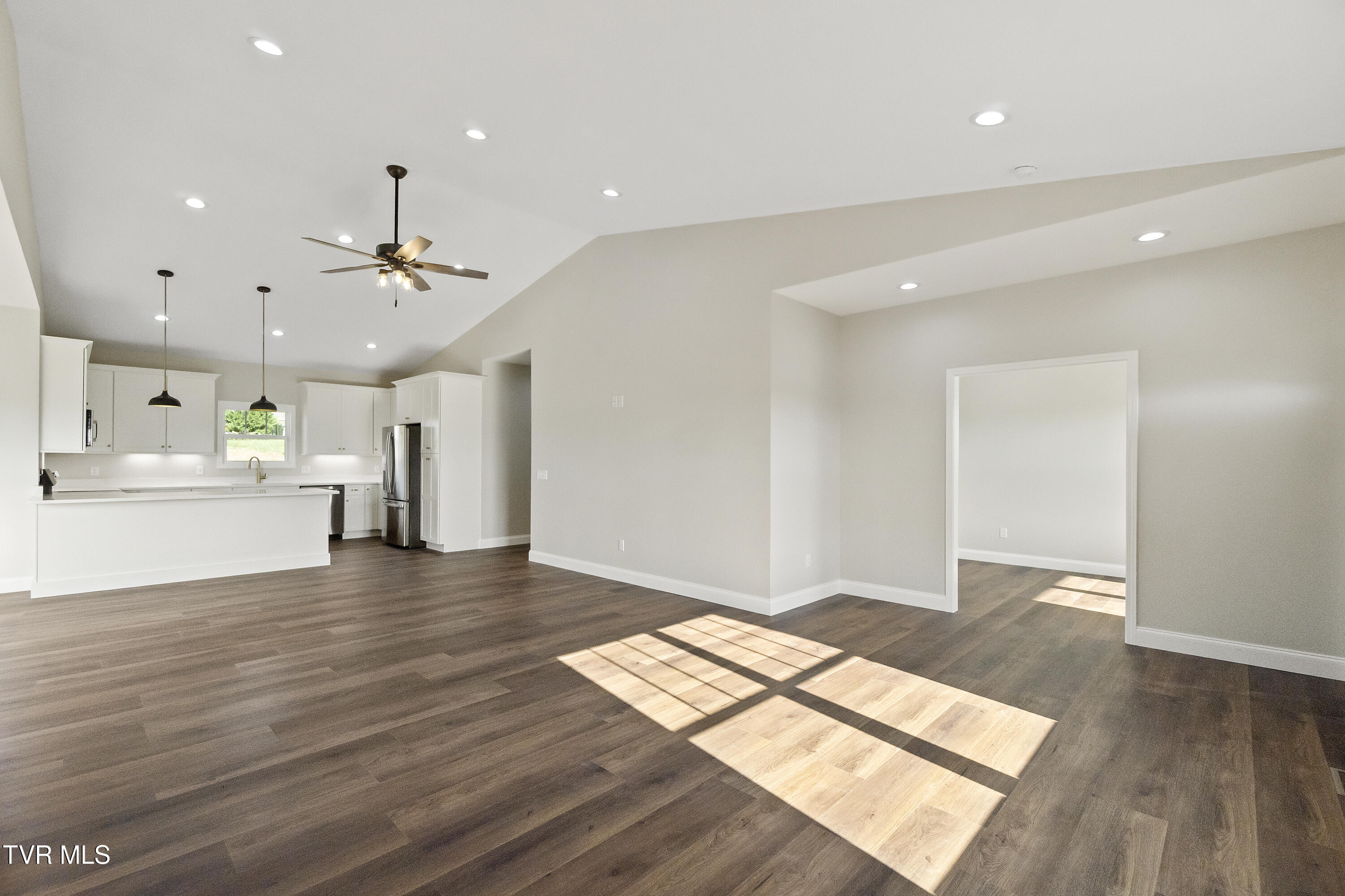 Greeneville, Tennessee, 37745, United States, 3 Bedrooms Bedrooms, ,2 BathroomsBathrooms,Residential,For Sale,1935533