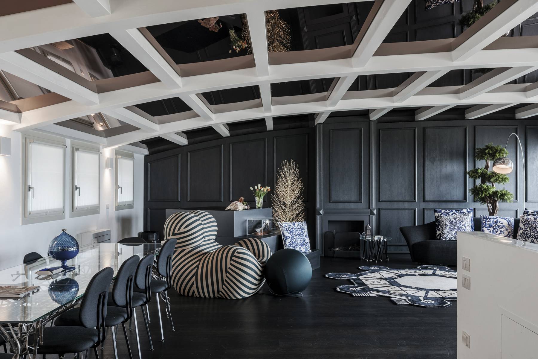 Exclusive penthouse with terrace and view of Lake Garda 