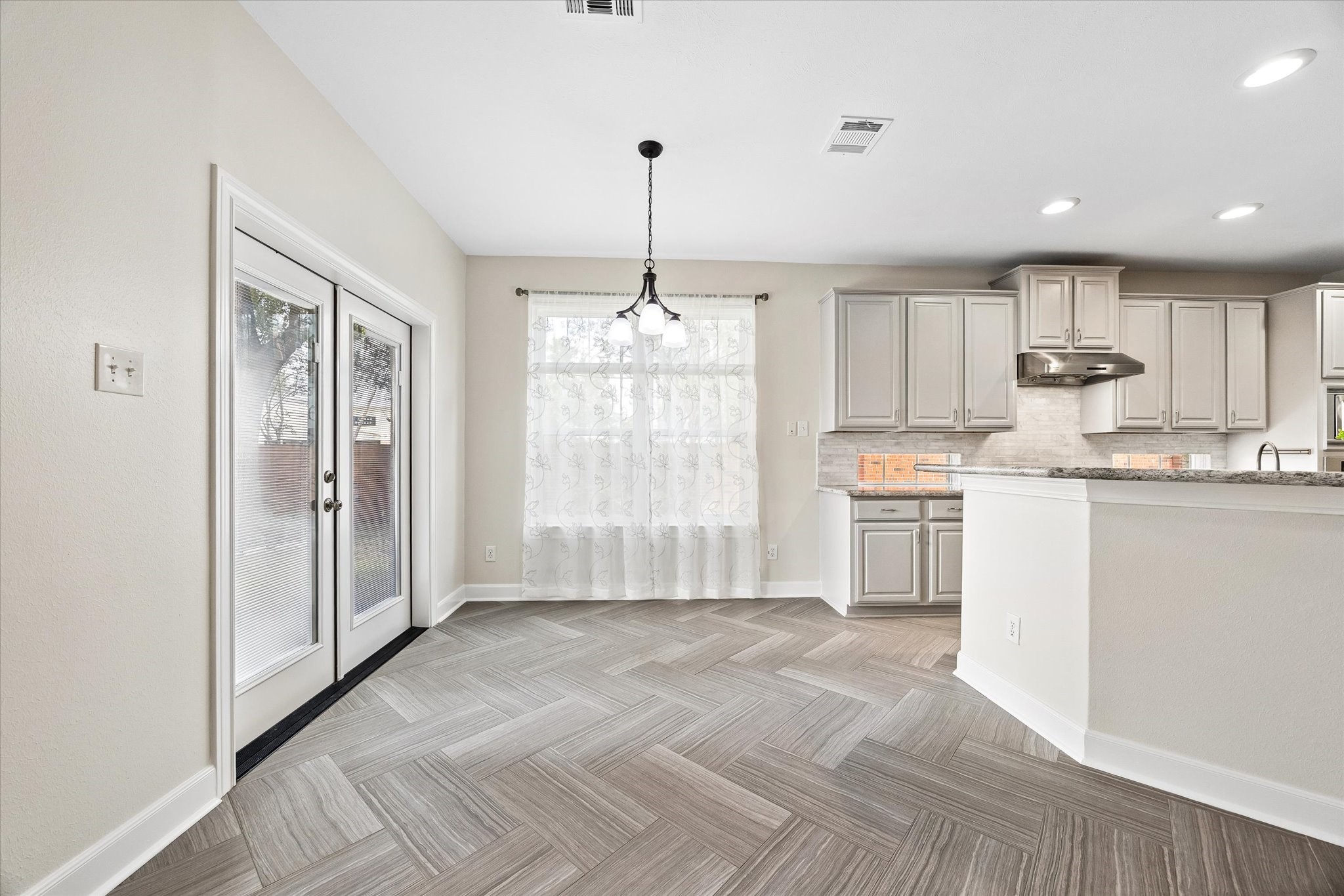  1502 Lakeside Enclave Drive - 物件實景