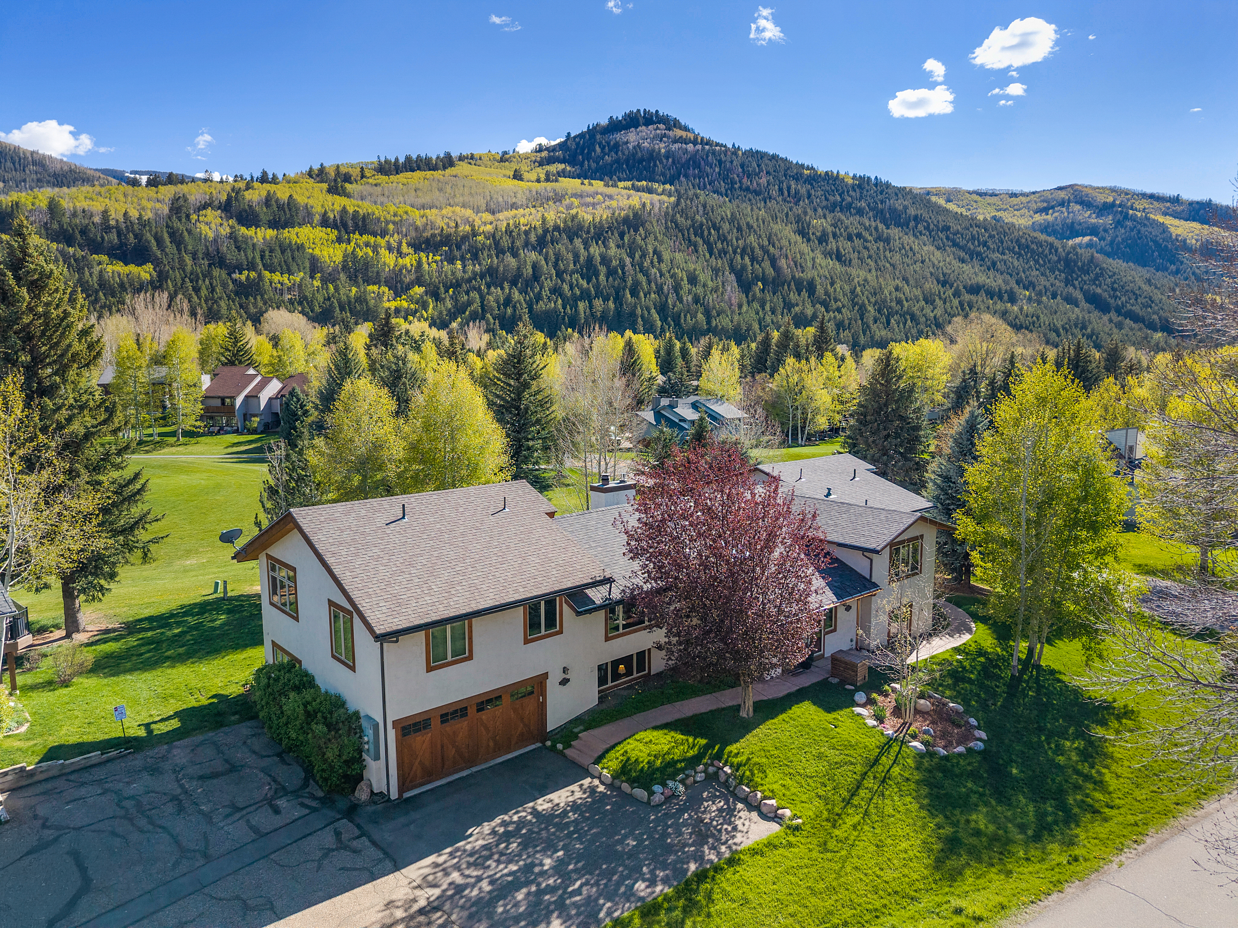  Eagle-Vail Residence Delivers a Flexible Functional layout with Strong Character - 物件實景