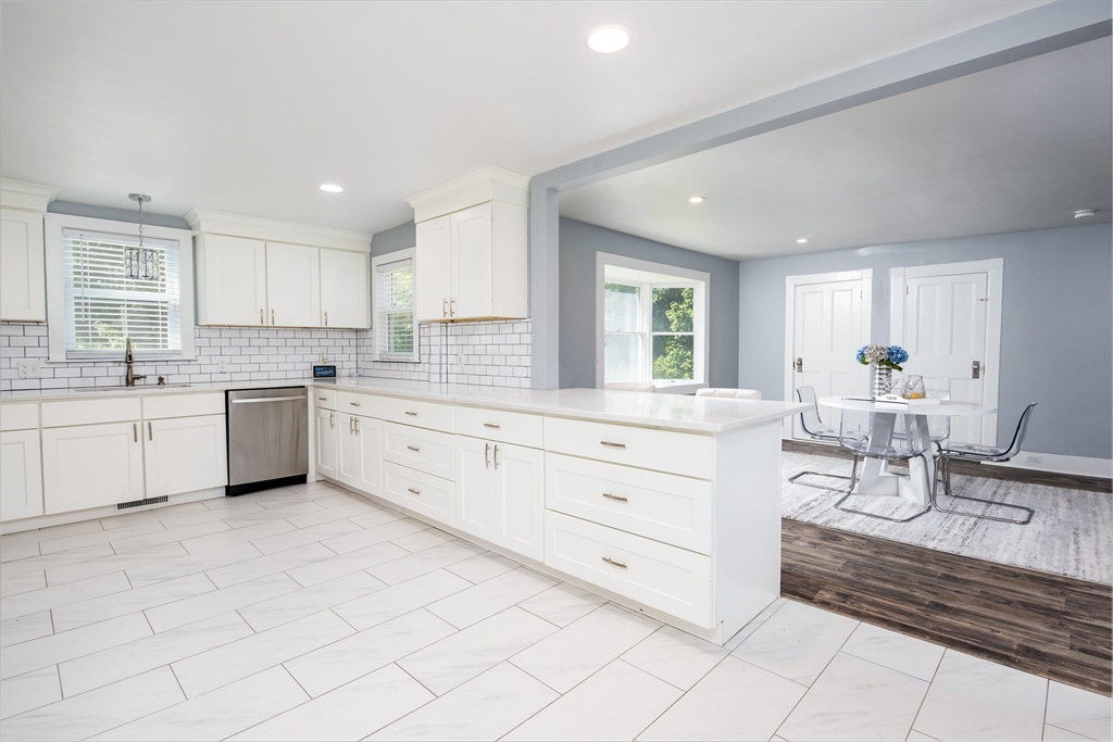East Bridgewater, Massachusetts, 02333, United States, 4 Bedrooms Bedrooms, ,2 BathroomsBathrooms,Residential,For Sale,1942845