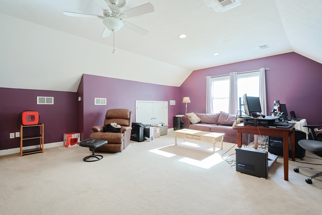 Northbridge, Massachusetts, 01534, United States, 4 Bedrooms Bedrooms, ,2 BathroomsBathrooms,Residential,For Sale,1977320