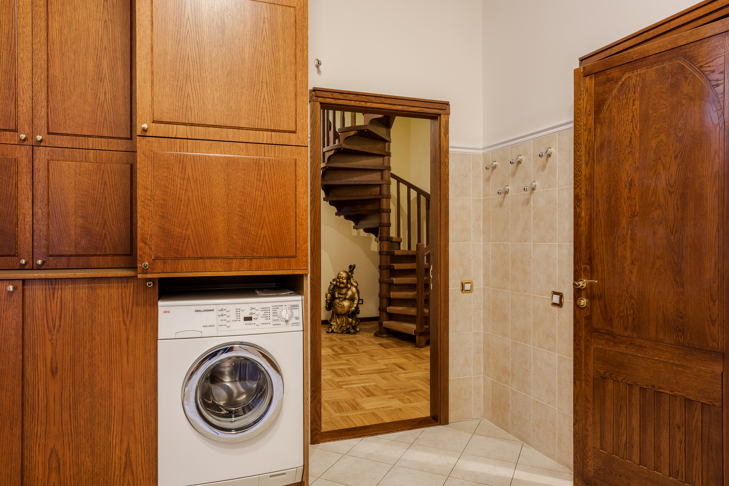  An elegant and spacious apartment in the Quiet Center - 物件實景