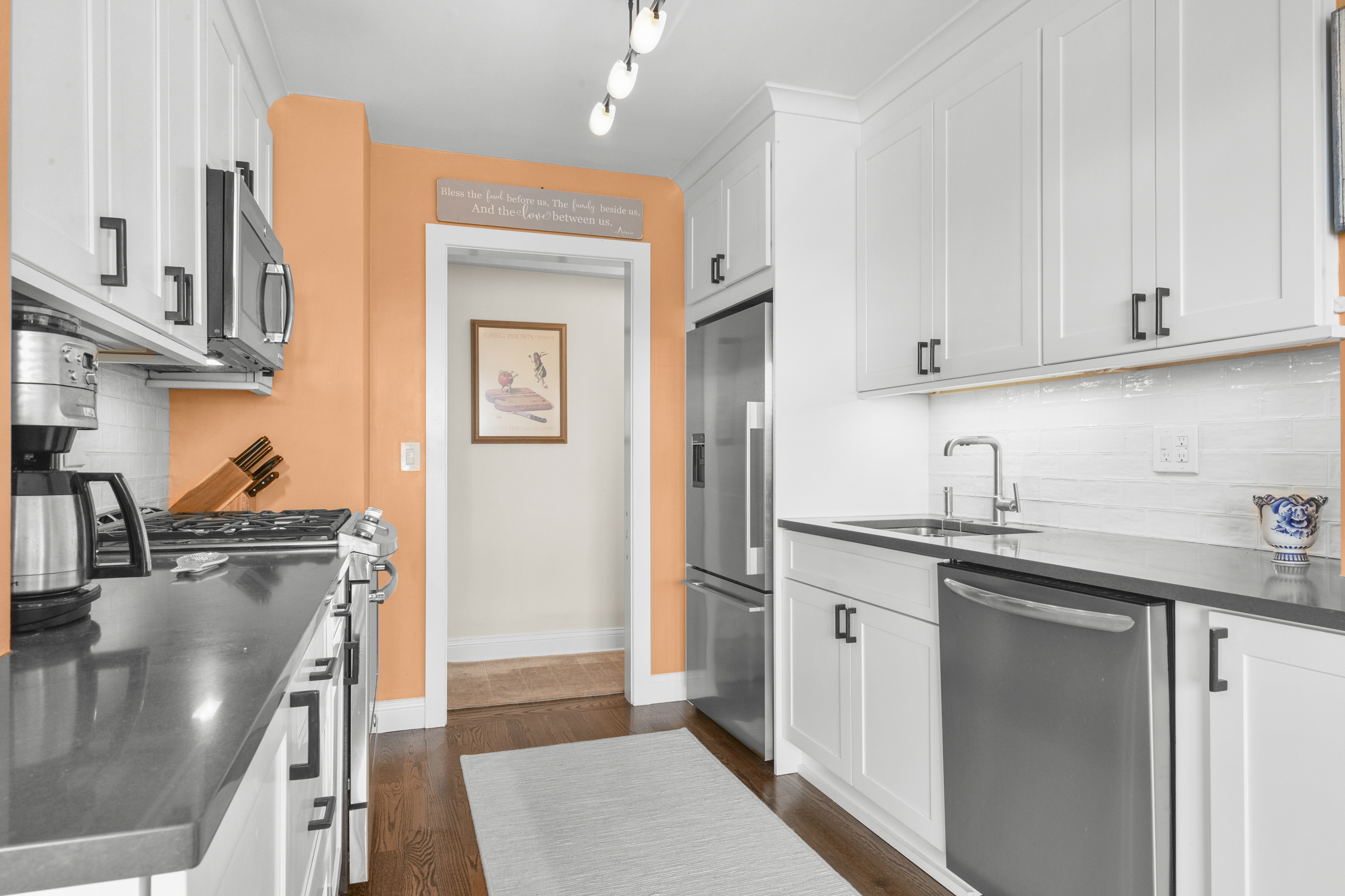  Oversized Larchmont Terrace Condo - 物件實景