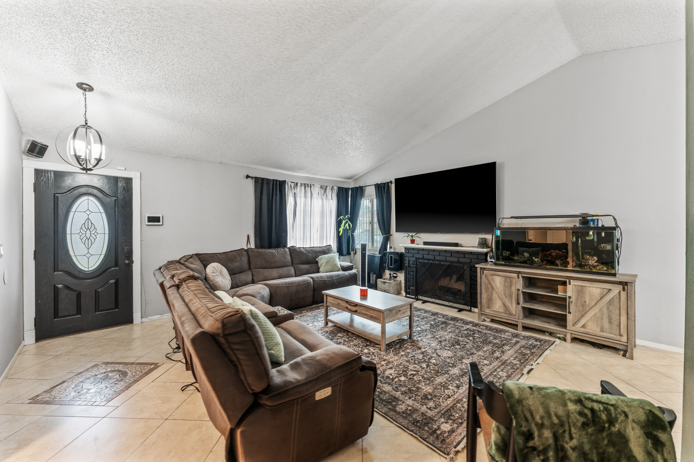 Rialto, California, 92376, United States, 4 Bedrooms Bedrooms, ,2 BathroomsBathrooms,Residential,For Sale,1994272