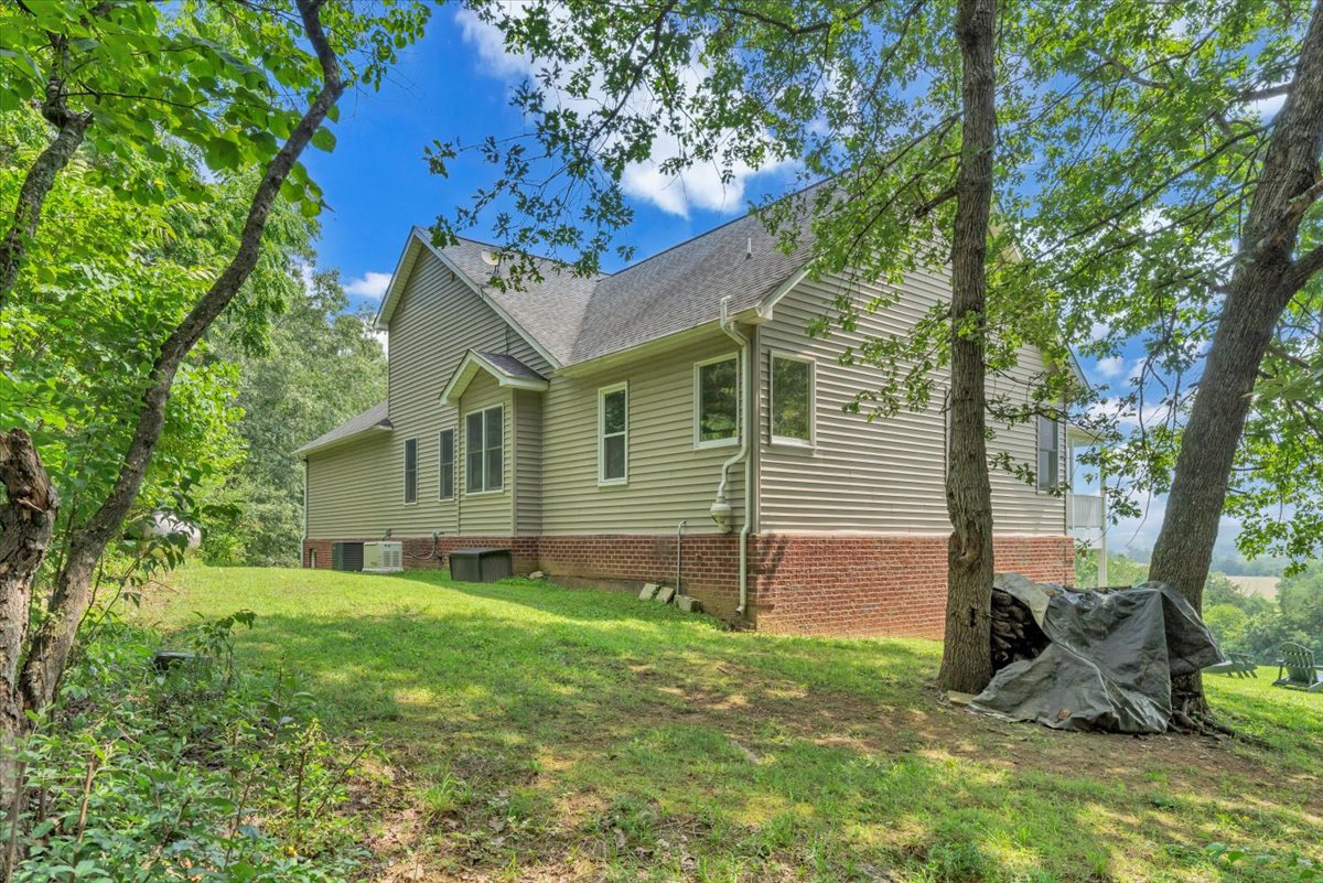 Buchanan, Virginia, 24066, United States, 5 Bedrooms Bedrooms, ,4 BathroomsBathrooms,Residential,For Sale,1900741