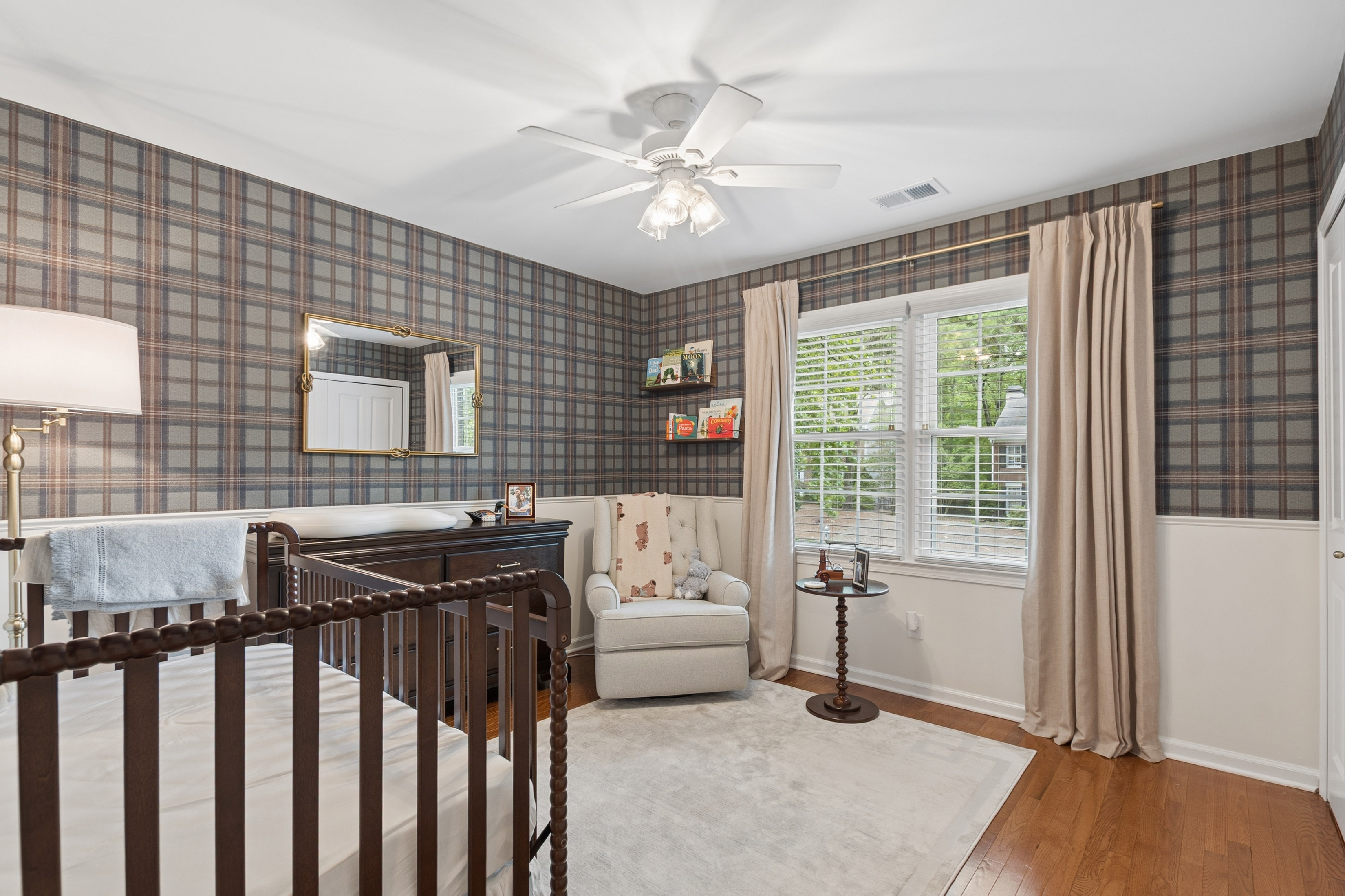  Beautifully Updated Home Blends Timeless Style with Elevated Designer Finishes - 物件實景