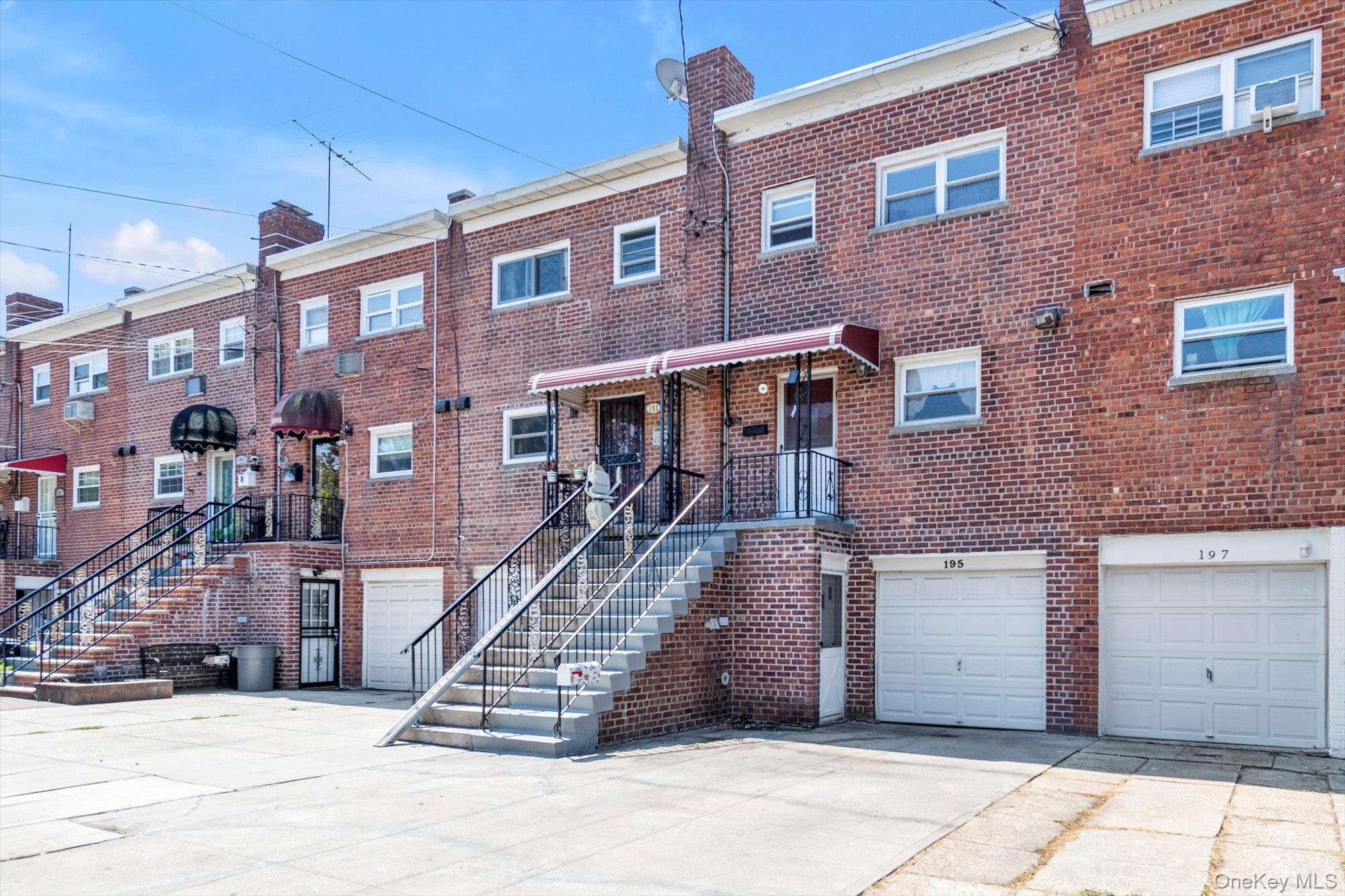 Bronx, New York, 10465, United States, 3 Bedrooms Bedrooms, ,2 BathroomsBathrooms,Residential,For Sale,1919704