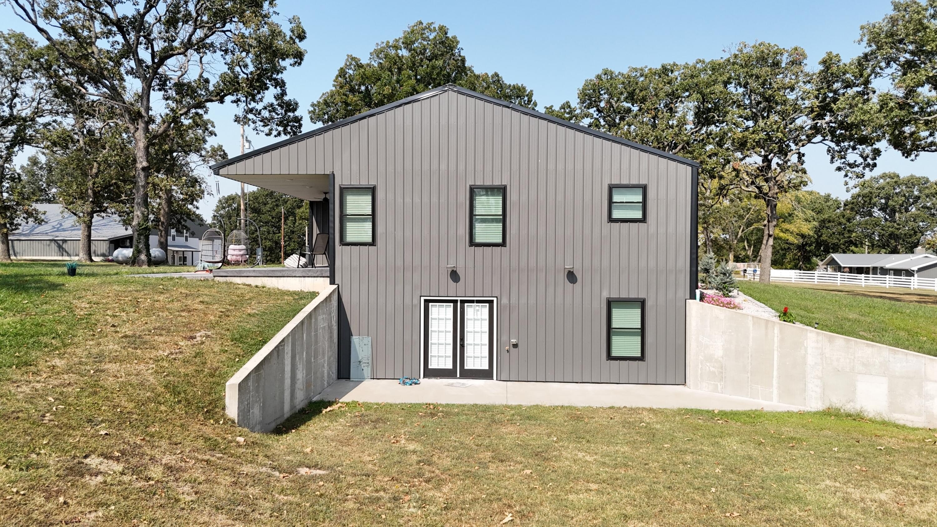 Bolivar, Missouri, 65613, United States, 2 Bedrooms Bedrooms, ,3 BathroomsBathrooms,Residential,For Sale,1975211