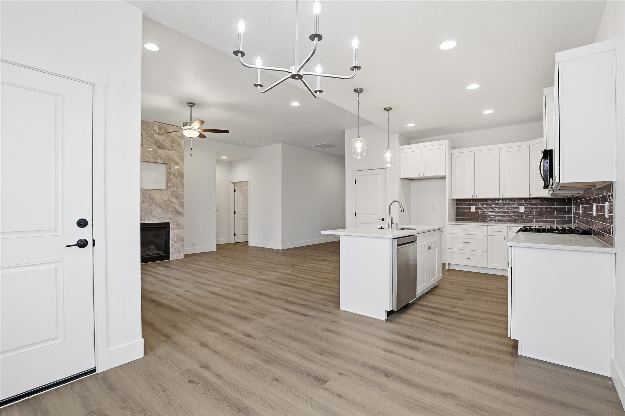 Deer Park, Washington, 99006, United States, 3 Bedrooms Bedrooms, ,2 BathroomsBathrooms,Residential,For Sale,1988069