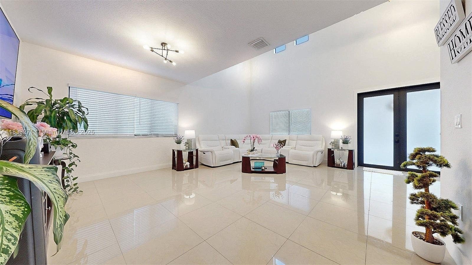 Homestead, Florida, 33033, United States, 5 Bedrooms Bedrooms, ,3 BathroomsBathrooms,Residential,For Sale,1937338