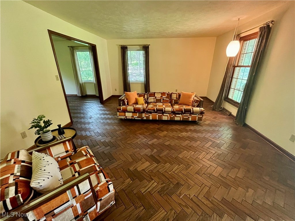 Novelty, Ohio, 44072, United States, 4 Bedrooms Bedrooms, ,3 BathroomsBathrooms,Residential,For Sale,1916255