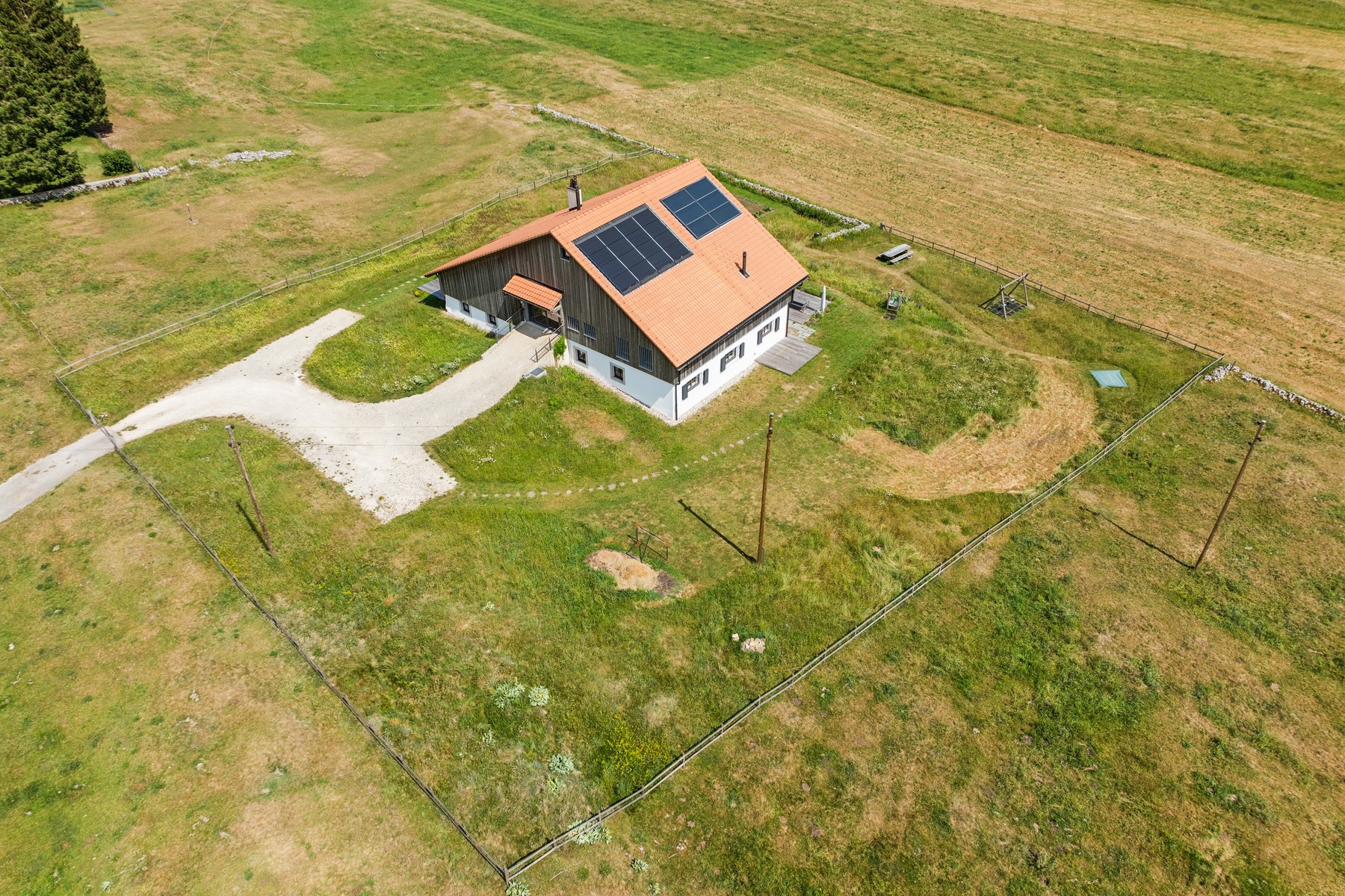  A stunning, fully renovated farmhouse consisting of 2 apartments - 物件實景