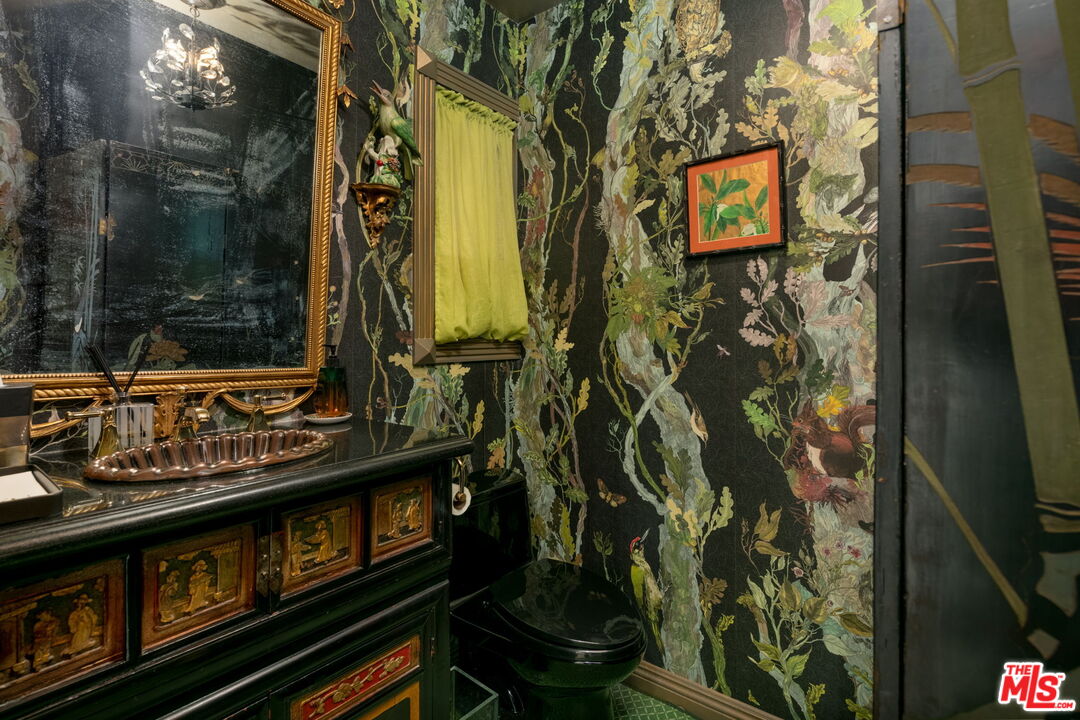 Los Angeles, California, 90049, United States, 4 Bedrooms Bedrooms, ,1 BathroomBathrooms,Residential,For Sale,1991602