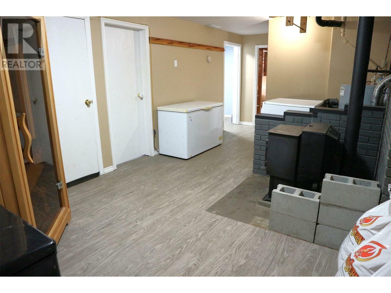 SICAMOUS, British Columbia, V0E 2V1, CA, 5 Bedrooms Bedrooms, ,2 BathroomsBathrooms,Residential,For Sale,1838674
