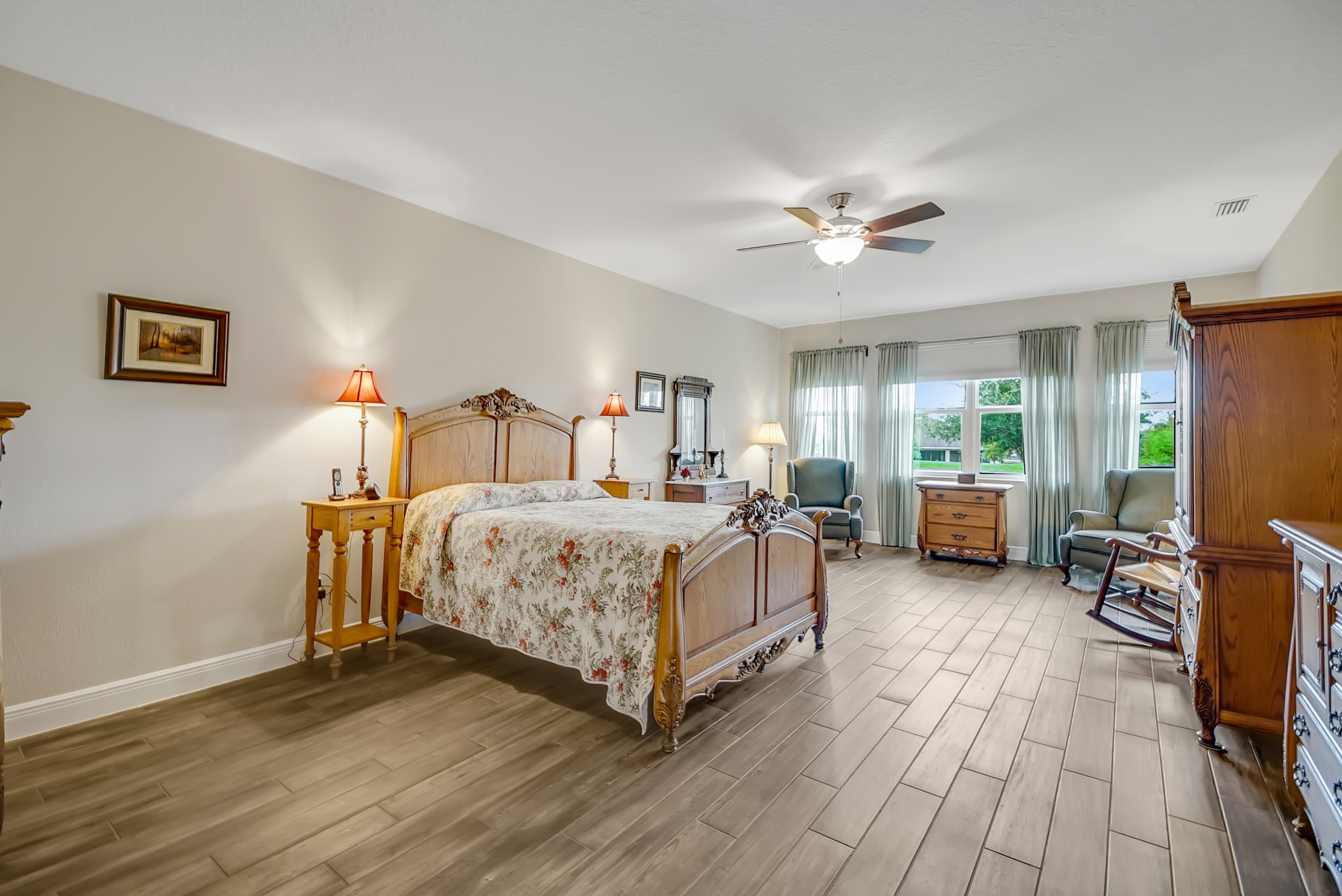 Lady Lake, Florida, 32159, United States, 4 Bedrooms Bedrooms, ,3 BathroomsBathrooms,Residential,For Sale,1945025