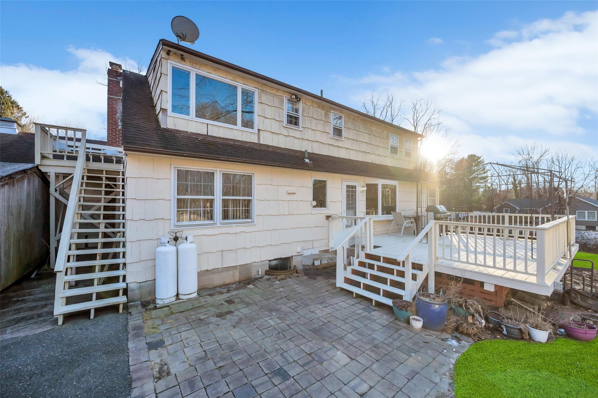 Hauppauge, New York, 11788, United States, 4 Bedrooms Bedrooms, ,2 BathroomsBathrooms,Residential,For Sale,1714342