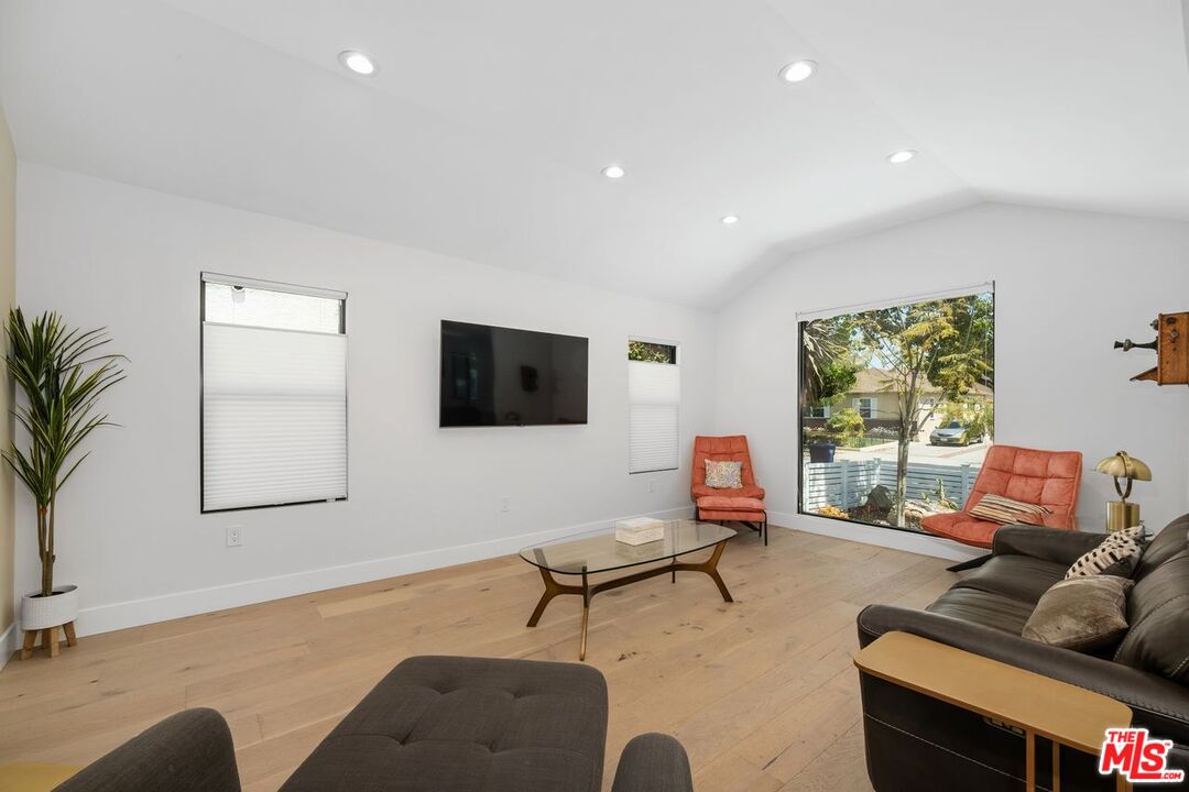 Culver City, California, 90232, United States, 3 Bedrooms Bedrooms, ,2 BathroomsBathrooms,Residential,For Sale,1911213