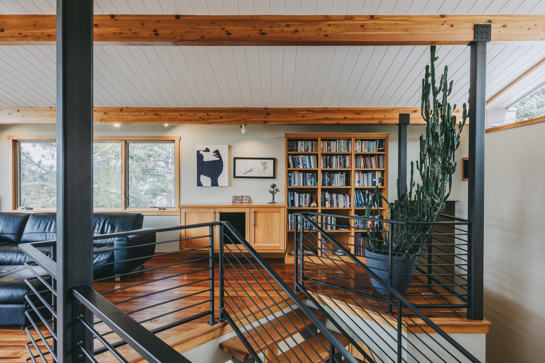  In the Tree Midcentury Modern Backing up to Shoreline Trail - 物件實景