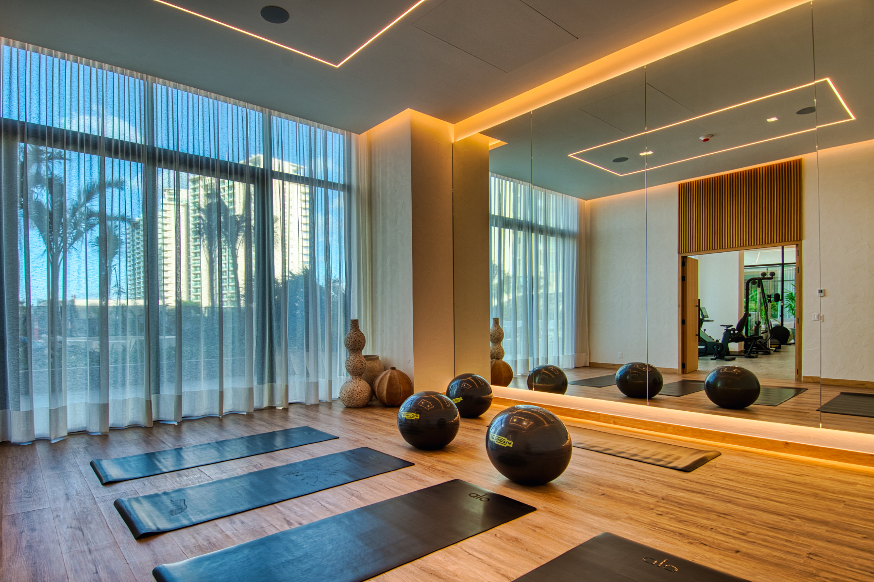  Oceanfront SLS Residences - 物件實景