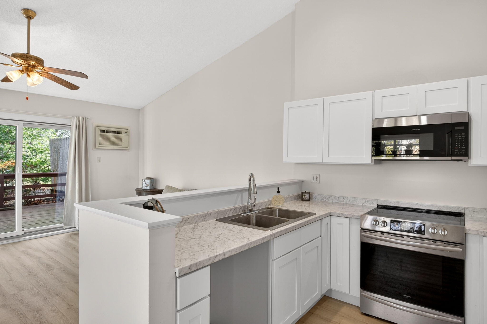  77 Roundhouse Road, Buzzards Bay, MA, 02532 - 物件實景