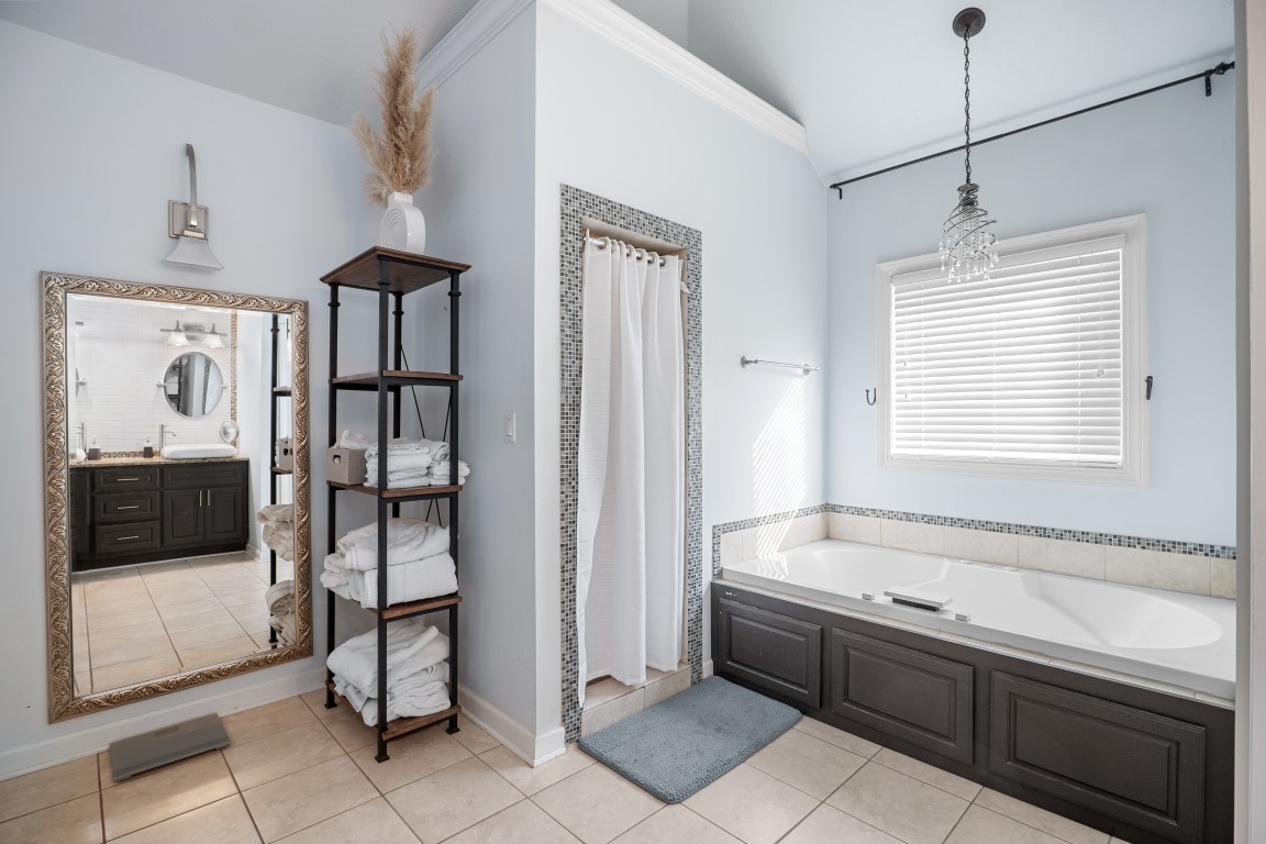 Jonesboro, Arkansas, 72404, United States, 4 Bedrooms Bedrooms, ,3 BathroomsBathrooms,Residential,For Sale,1989534