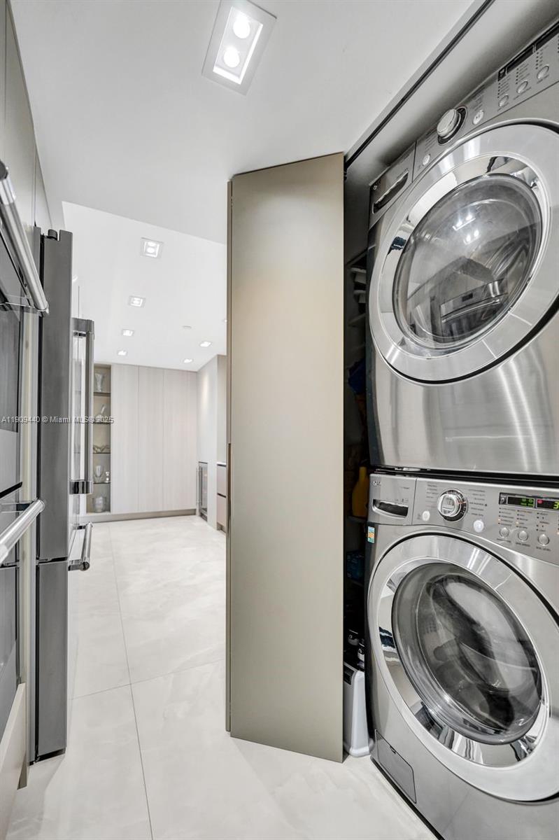 Aventura, Florida, 33180, United States, 4 Bedrooms Bedrooms, ,3 BathroomsBathrooms,Residential,For Sale,1989570