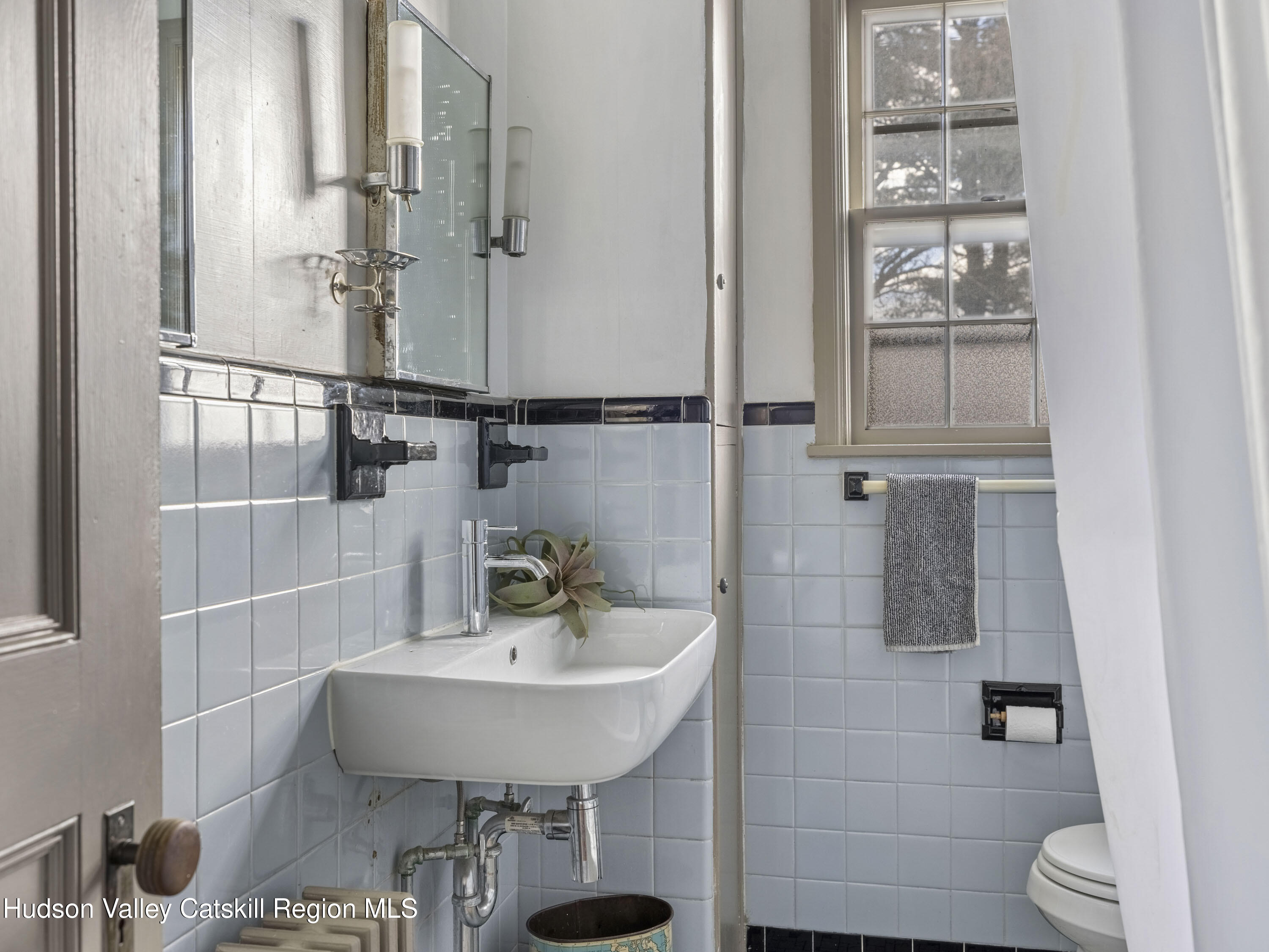 Red Hook, New York, 12571, United States, 4 Bedrooms Bedrooms, ,3 BathroomsBathrooms,Residential,For Sale,2000518