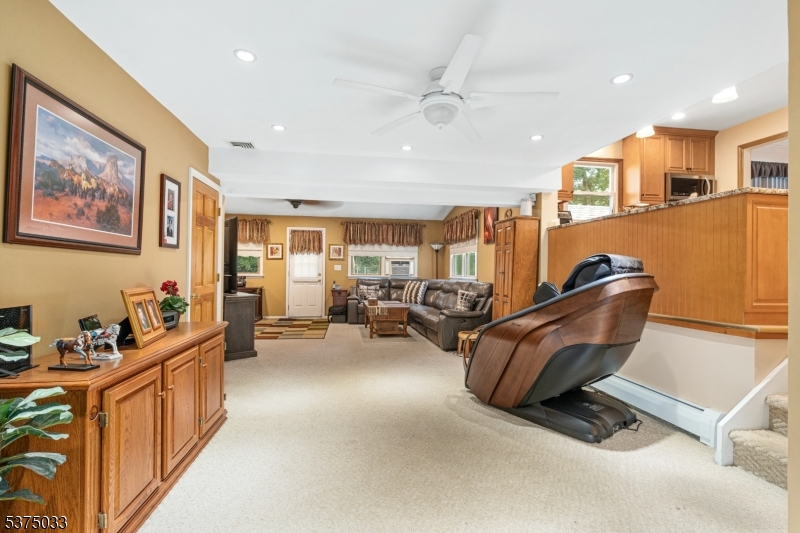 Rockaway Twp., New Jersey, 07866, United States, 3 Bedrooms Bedrooms, ,3 BathroomsBathrooms,Residential,For Sale,1906330